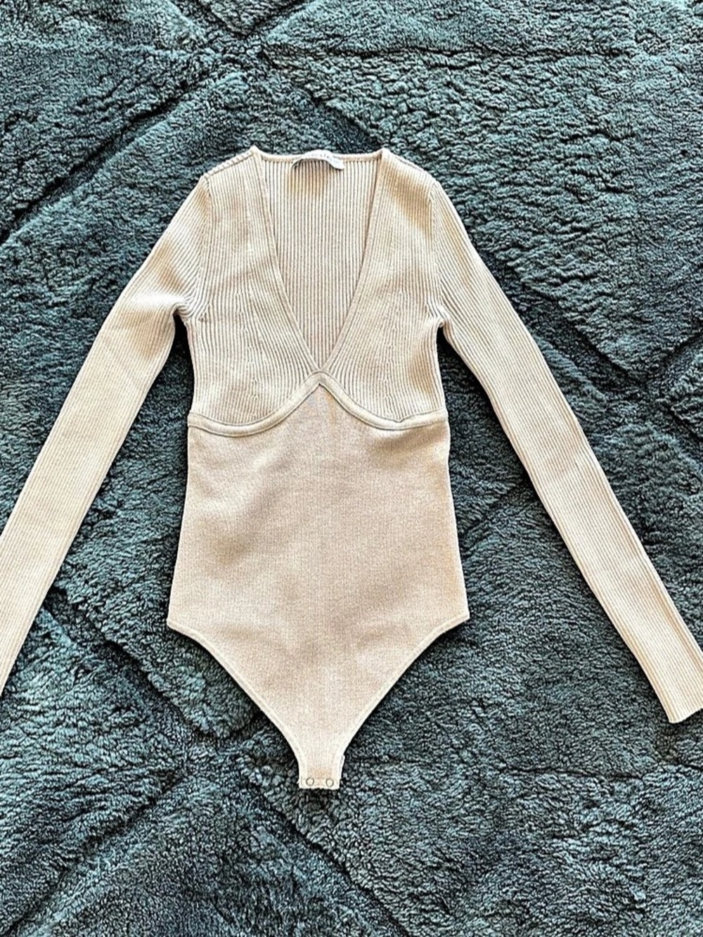 Abercrombie & Fitch Contour V-Neck Longsleeve Bodysuit Beige